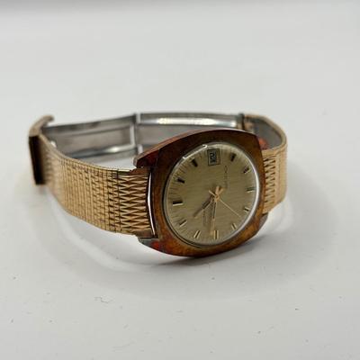LOT 54J: Vintage Voumard 17 Jewels "2000" Watch w/ Box (working)