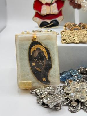 LOT 55J: Vintage Costume Jewelry: Necklaces, Bracelets, Pins & More