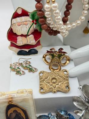 LOT 55J: Vintage Costume Jewelry: Necklaces, Bracelets, Pins & More