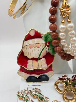 LOT 55J: Vintage Costume Jewelry: Necklaces, Bracelets, Pins & More