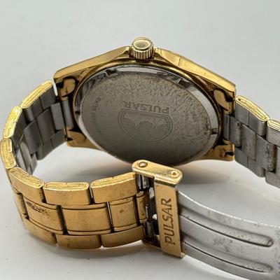 LOT 56J: Men's Watches, Cufflink Pair & Tie Clips: Wenger Swiss Military, Swank, Seiko & Pulsar