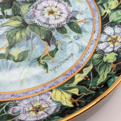 LOT 64K: Bird Themed China: Wedgwood Kutani Crane Bud Vase, Royal Doulton Theresa Politowicz Hummingbird Heirloom Plates & Vintage...