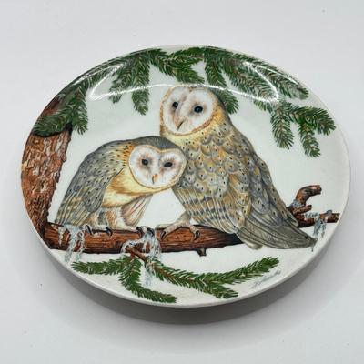 LOT 64K: Bird Themed China: Wedgwood Kutani Crane Bud Vase, Royal Doulton Theresa Politowicz Hummingbird Heirloom Plates & Vintage...