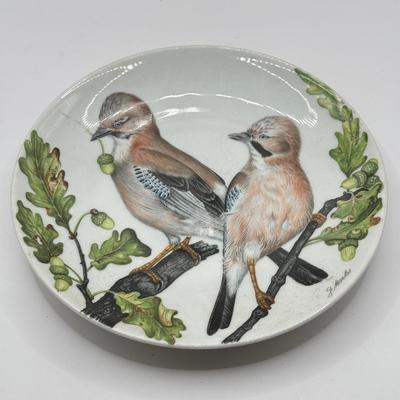 LOT 64K: Bird Themed China: Wedgwood Kutani Crane Bud Vase, Royal Doulton Theresa Politowicz Hummingbird Heirloom Plates & Vintage...