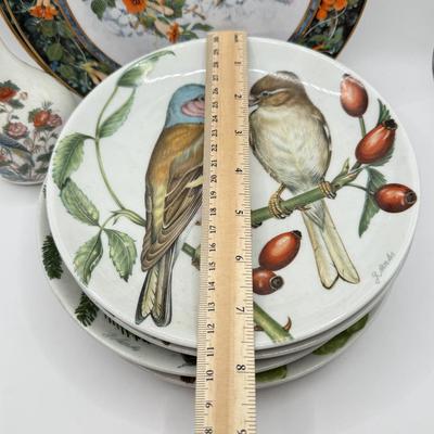 LOT 64K: Bird Themed China: Wedgwood Kutani Crane Bud Vase, Royal Doulton Theresa Politowicz Hummingbird Heirloom Plates & Vintage...