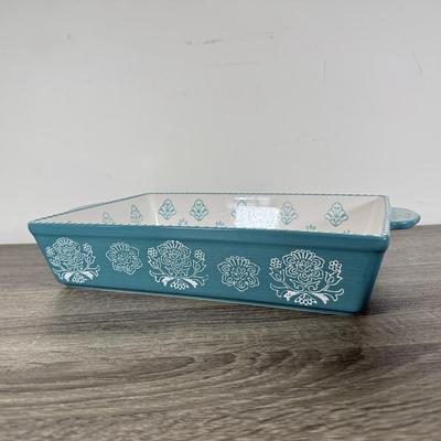 LOT 76K: Berkley Jensen Teal & White Baking & Serving Dishes