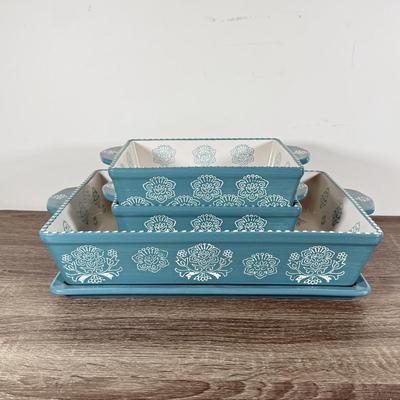 LOT 76K: Berkley Jensen Teal & White Baking & Serving Dishes
