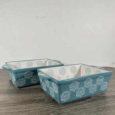LOT 76K: Berkley Jensen Teal & White Baking & Serving Dishes