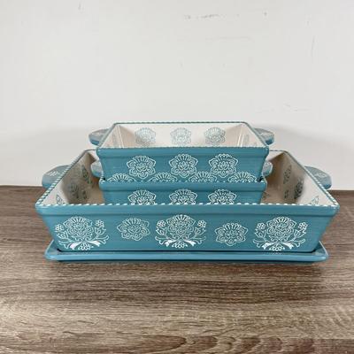 LOT 76K: Berkley Jensen Teal & White Baking & Serving Dishes