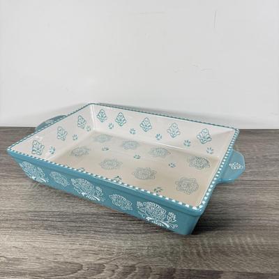 LOT 76K: Berkley Jensen Teal & White Baking & Serving Dishes