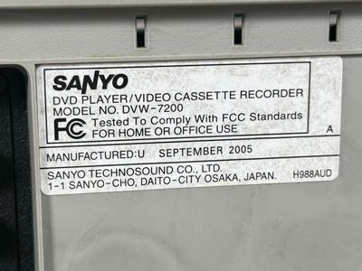 LOT 80K: Sanyo Progressive Scan DVD Player/VCR DVW-7200
