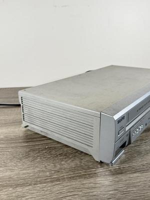 LOT 80K: Sanyo Progressive Scan DVD Player/VCR DVW-7200