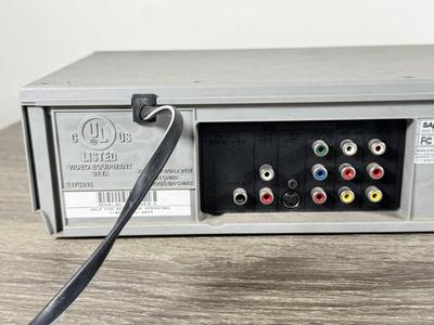 LOT 80K: Sanyo Progressive Scan DVD Player/VCR DVW-7200