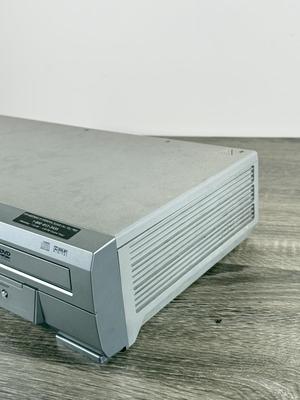 LOT 80K: Sanyo Progressive Scan DVD Player/VCR DVW-7200