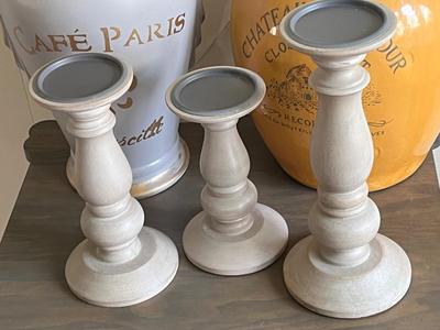 LOT 100L: Side Table + Home Decor