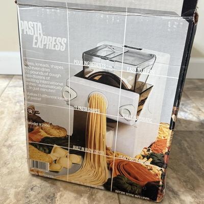 LOT 103K: Kitchen Collection: Bella Deep Fryer, Oneida Spring Form Cake Pan Set, Pasta Express & More