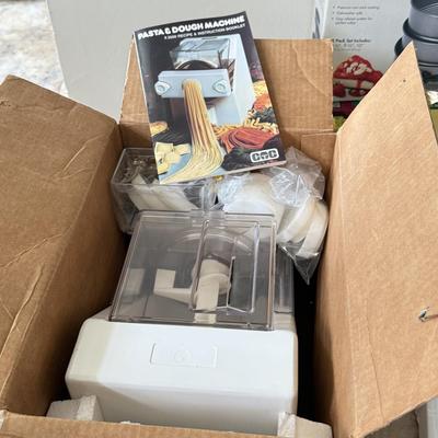 LOT 103K: Kitchen Collection: Bella Deep Fryer, Oneida Spring Form Cake Pan Set, Pasta Express & More