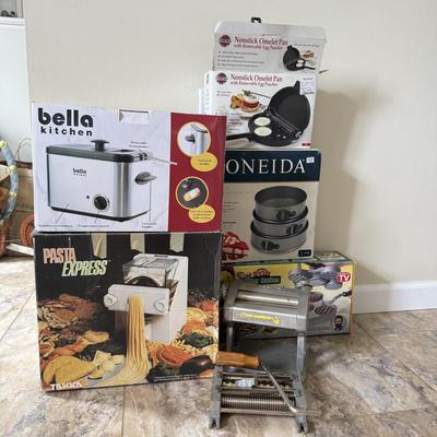 LOT 103K: Kitchen Collection: Bella Deep Fryer, Oneida Spring Form Cake Pan Set, Pasta Express & More