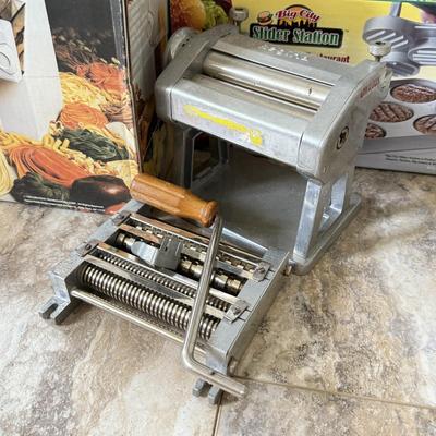 LOT 103K: Kitchen Collection: Bella Deep Fryer, Oneida Spring Form Cake Pan Set, Pasta Express & More