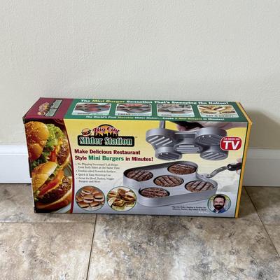 LOT 103K: Kitchen Collection: Bella Deep Fryer, Oneida Spring Form Cake Pan Set, Pasta Express & More