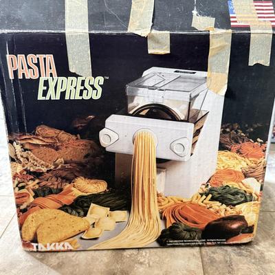 LOT 103K: Kitchen Collection: Bella Deep Fryer, Oneida Spring Form Cake Pan Set, Pasta Express & More