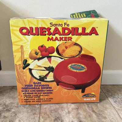 LOT 104K: Kitchen Collection: Santa Fe Quesadilla Maker, Pampered Chef Cookie Press, Cuisinart Toaster Oven Model TOB-40N (DL)