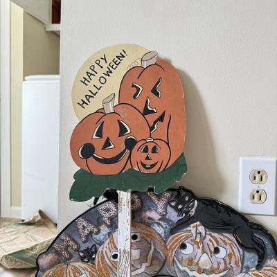 LOT 105K: Collection of Outdoor Halloween Decorations