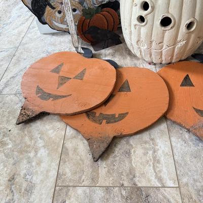 LOT 105K: Collection of Outdoor Halloween Decorations