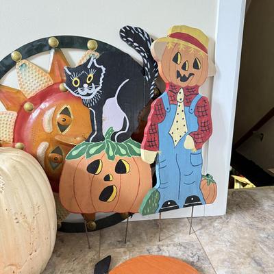 LOT 105K: Collection of Outdoor Halloween Decorations