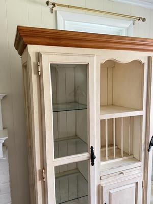 LOT 108L: Vintage Country Style Hutch & Table w/ 4 Chairs