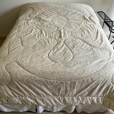 UBR8383 Queen Adrienne Vitadini Bedspread Set