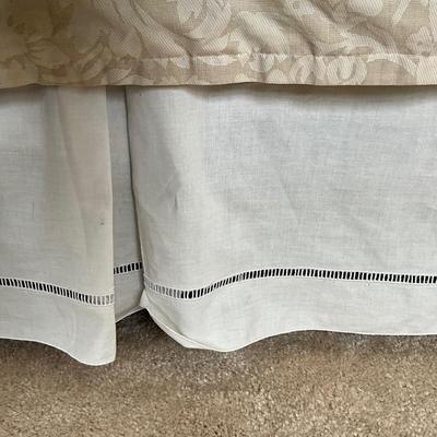 UBR8383 Queen Adrienne Vitadini Bedspread Set