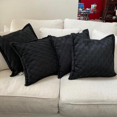 L8385 Set of 4 Springmaid Black and Tan Accent Pillows