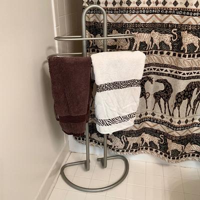 UBR8388 African Themed Shower Curtain with Towel Bar