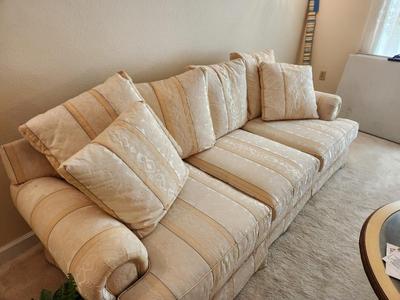 Lot #90 Very nice Contemporary Sofa - like new!