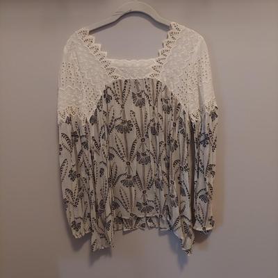 Anthropologie Flowy Tops Size Small Medium (PBC-BBL)