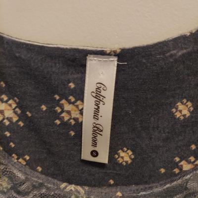Anthropologie Flowy Tops Size Small Medium (PBC-BBL)