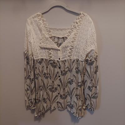 Anthropologie Flowy Tops Size Small Medium (PBC-BBL)