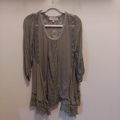 Anthropologie Flowy Tops Size Small Medium (PBC-BBL)