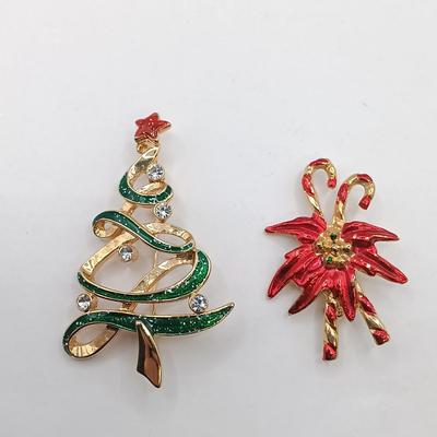 LOT 9: Vintage Holiday Brooches and Earrings