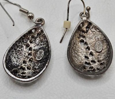 LOT 26: Premiere designs Silver-tone Necklace w/ Matching Earrings