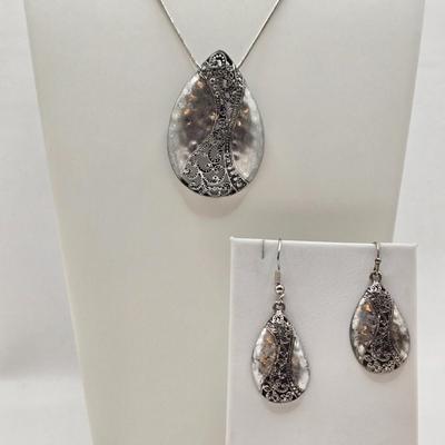 LOT 26: Premiere designs Silver-tone Necklace w/ Matching Earrings