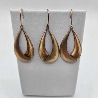 LOT 57: Earring Collection: 925, 1/10 14Ky Gold Filled, Sterling Silver Isreal, 925 Italy