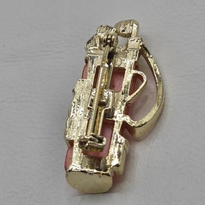 LOT 59: Multiple Golf Pins Including 12K Gold Filled Putter and Ball Pin