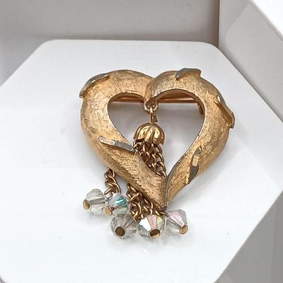 LOT 70: Collection of Vintage Brooches