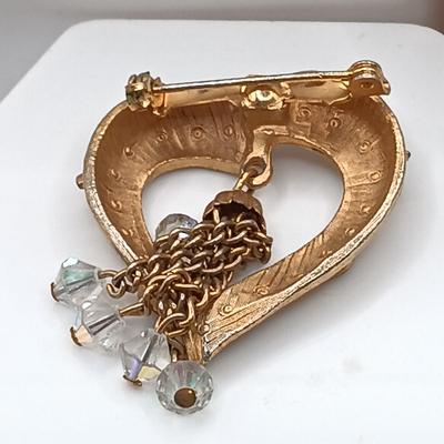 LOT 70: Collection of Vintage Brooches