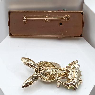 LOT 70: Collection of Vintage Brooches