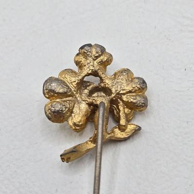 LOT 76: Variety of Vintage Stick Pins