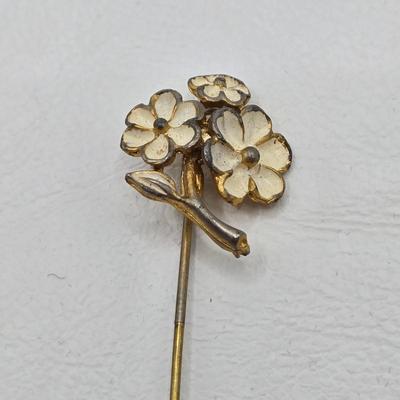 LOT 76: Variety of Vintage Stick Pins
