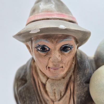 LOT 91: Figurines Ceramic & Porcelain: Enesco, Holland Mold, Circle Bisque
